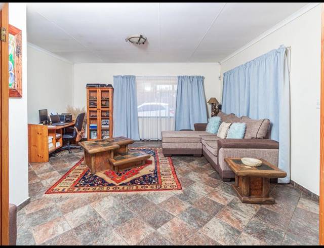 4 BEDROOM HOUSE FOR SALE IN VALHALLA